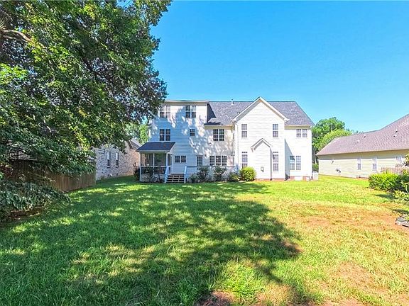 4th image of 3023 Maple Branch Dr