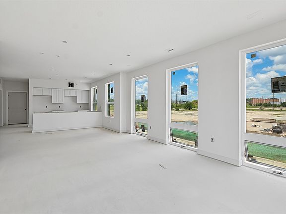 3rd image of 1310 Murphy St #202
