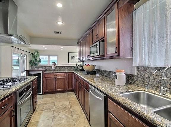 5th image of 555 S La Serena Dr