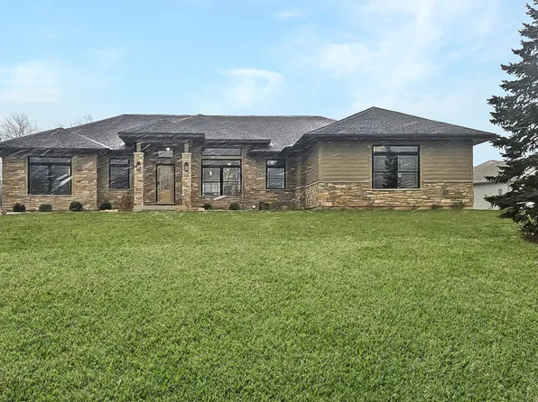 2619 Sanctuary Ln, Spring Grove, IL 60081