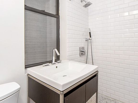 5th image of 26 Vandam St APT 2FE