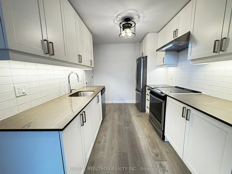 1050 Portage Pkwy #Townhouse 33 — Photo 6