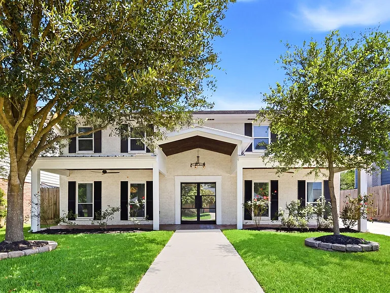 4810 Bayou Vista Dr — Photo 1
