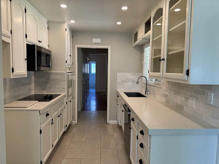 357 Birchwood Ct — Photo 11