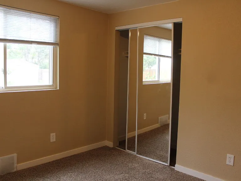 7496 Locust St — Photo 10