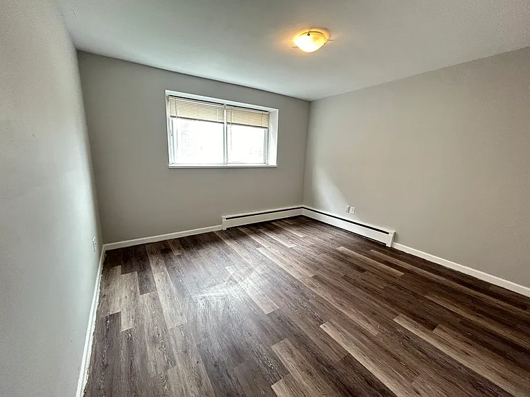 21 Balmoral Ave S #202 — Photo 8