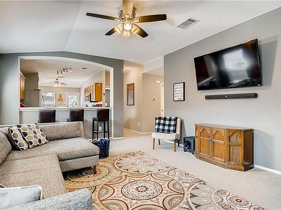 4th image of 104 Bubbling Brook Dr