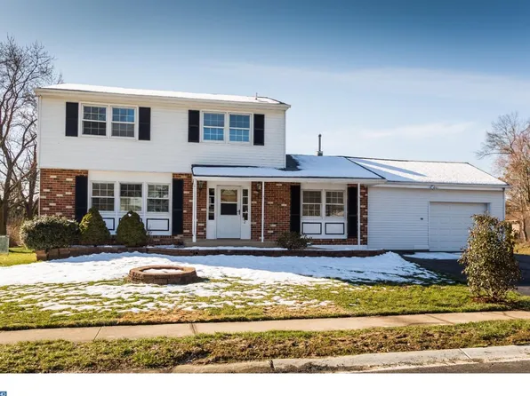 2 Festival Ct, Newark, DE 19702