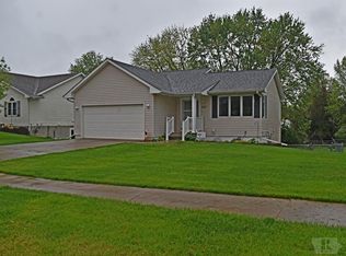 410 Thomas Dr, Marshalltown, IA 50158