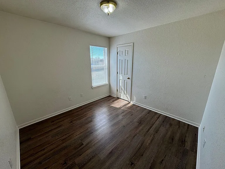 1606 Dugger Cir #C — Photo 18