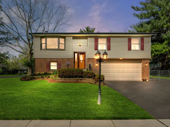 814 Scott St, Algonquin, IL 60102