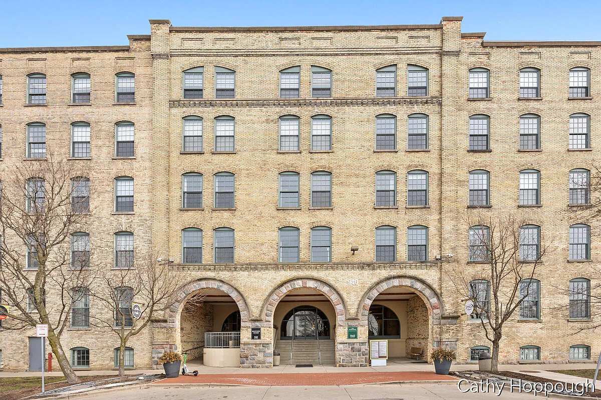 940 Monroe Ave NW Unit 545 photo 1