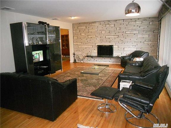 3rd image of 77 Durkee Ln