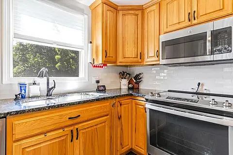 210 Summit St — Photo 28