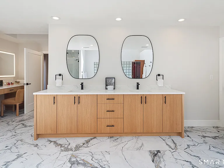 294 E Middle Patent Rd — Photo 19
