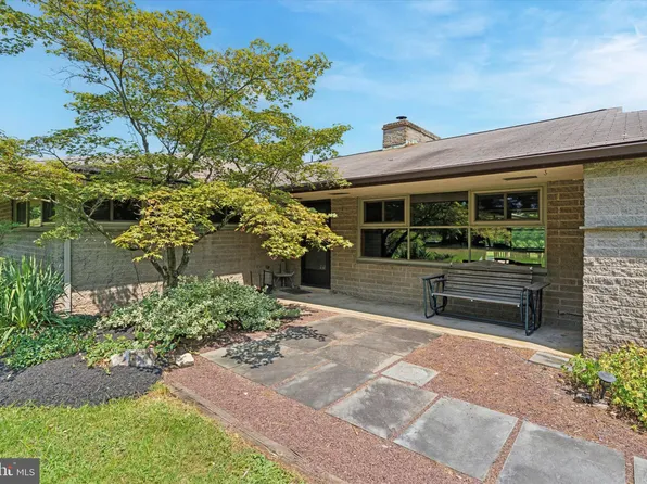 555 Hoffman Rd, Harleysville, PA 19438