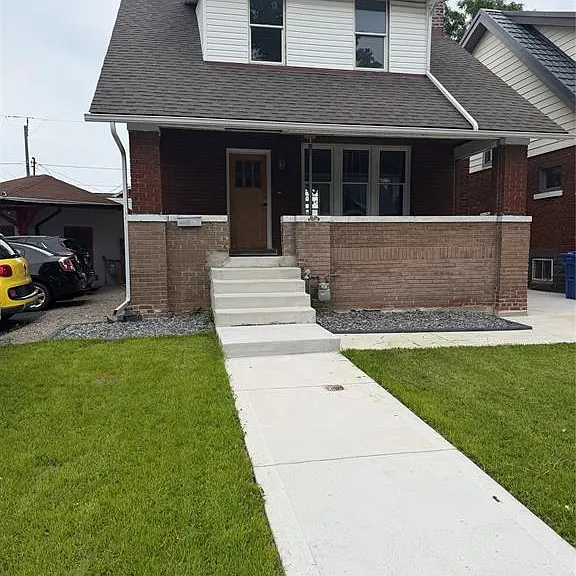 1504 Elsmere Ave — Photo 1