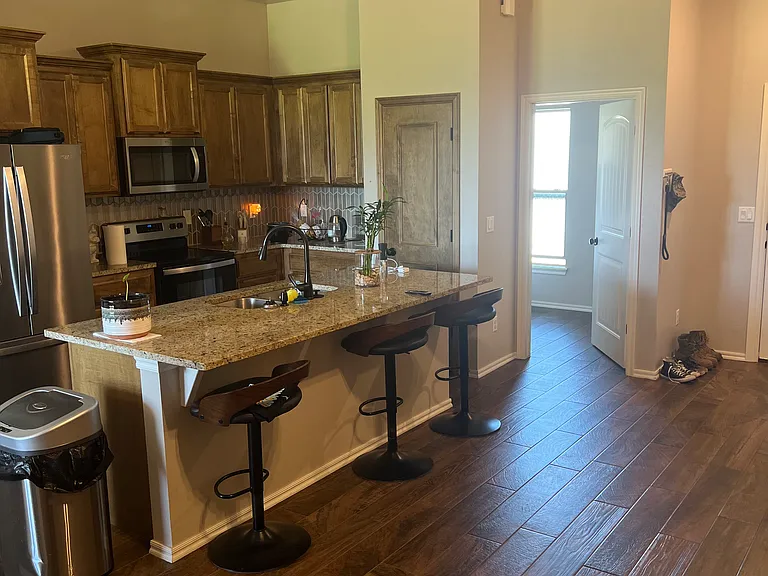 2209 E Grassland Ln — Photo 5