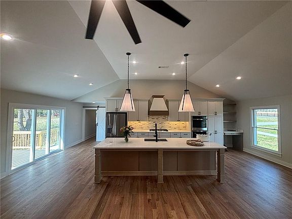 5th image of 1209 County Line Rd