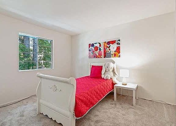 4th image of 122 Poas Cir
