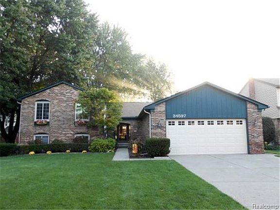 2nd image of 34597 Pinehurst Ct