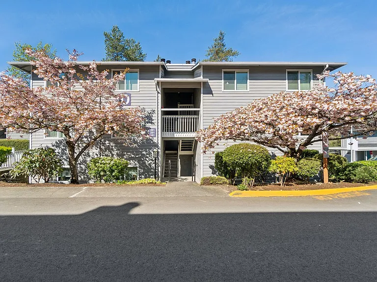 Spinnaker Apartments — Photo 36