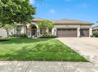 8939 Chestnut St, Lenexa, KS 66220