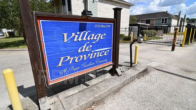 Building Photo - 1795 Boulevard De Province #A