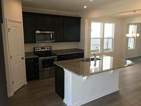 5th image of 409 Nightcap Ln