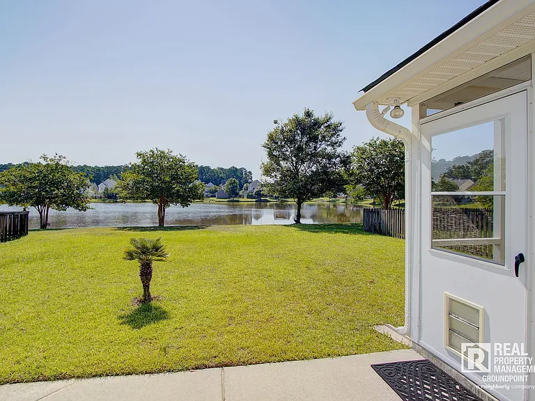 97 Avonshire Dr — Photo 25
