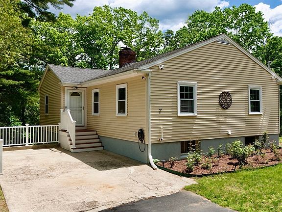 3rd image of 82 Cottage St