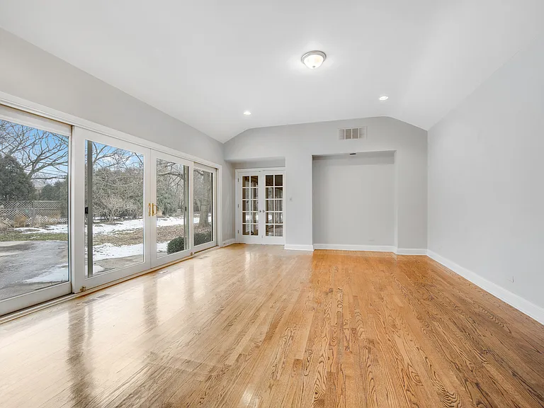 120 E 8th St — Photo 10