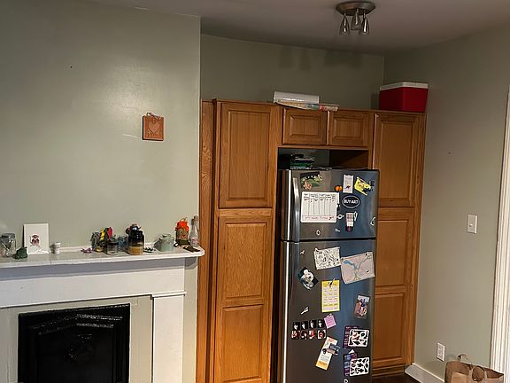 3rd image of 711 W Clay St APT B