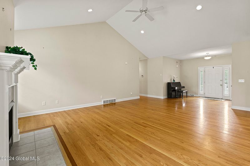 5th image of 8 Moreland Drive