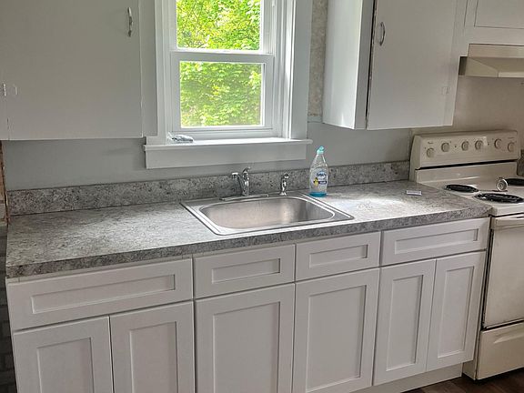 4th image of 305 S White Oak St #4