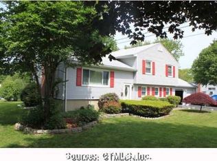 5 Old Village Rd, Bloomfield, CT 06002