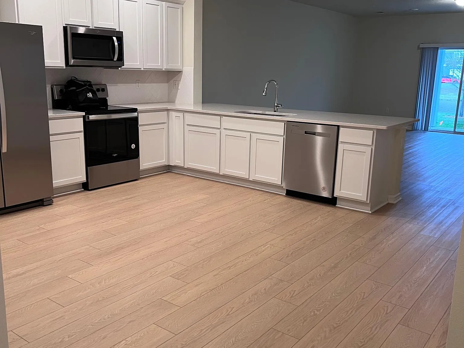 3 bed, 2.5 bath, 1905 sqft, $2,750 — Photo 2