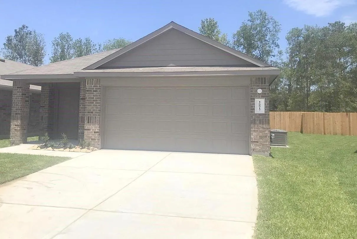 3 bed, 2.0 bath, 1489 sqft, $1,785 — Photo 1