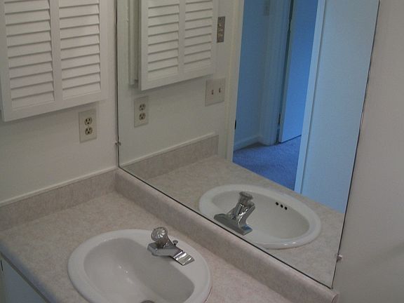 2nd image of 1113 Snowshoe Trl APT 21