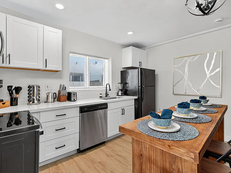 1341 E Willetta St #A — Photo 2