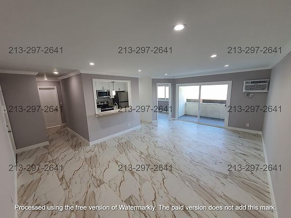 2nd image of 13955 Oxnard St APT 102