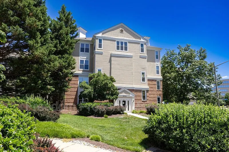 2 bed, 2.0 bath, 990 sqft, $2,092 — Photo 1