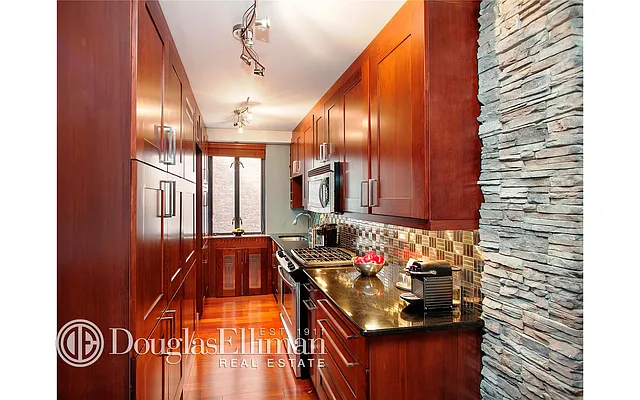 Sold by Douglas Elliman | media 18
