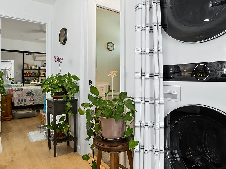 1422 N San Antonio Ave #B — Photo 15