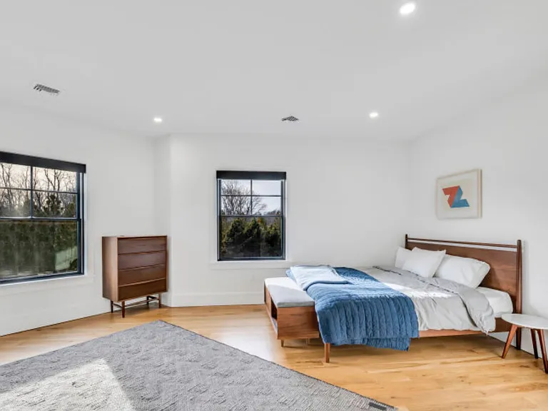 945 Royalton Row — Photo 13