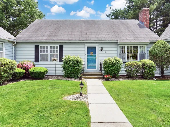 5 Strathmore Lane #5, Suffield, CT 06078