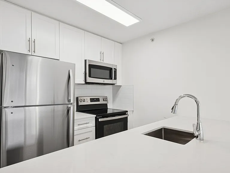 828 Howe St — Photo 9