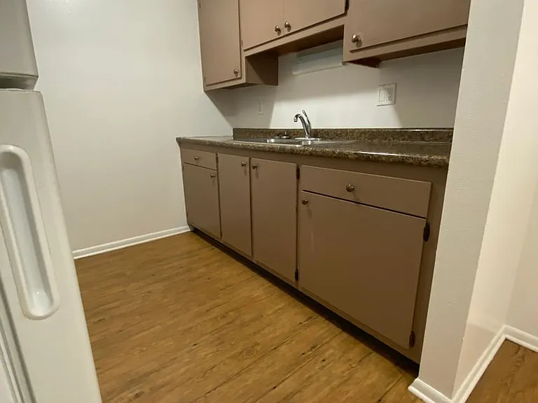 2400 Northwestern Ave — Photo 17