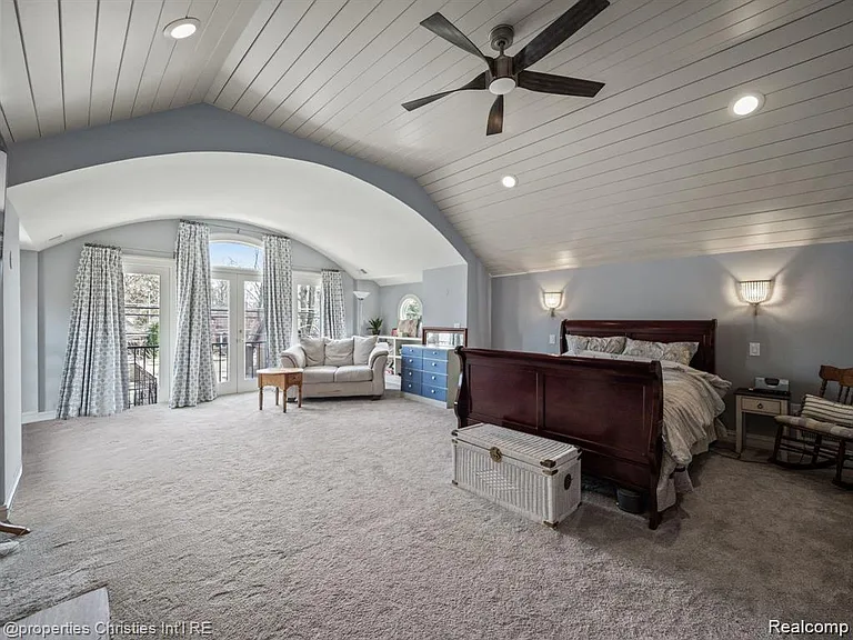 731 S Bates St — Photo 22