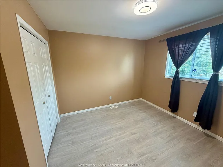 1484 Border Cres — Photo 13